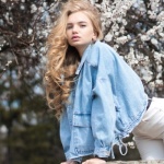 Kapryśna wiosna bez stresu: stylizacje, które nadążą za zmienną pogodą