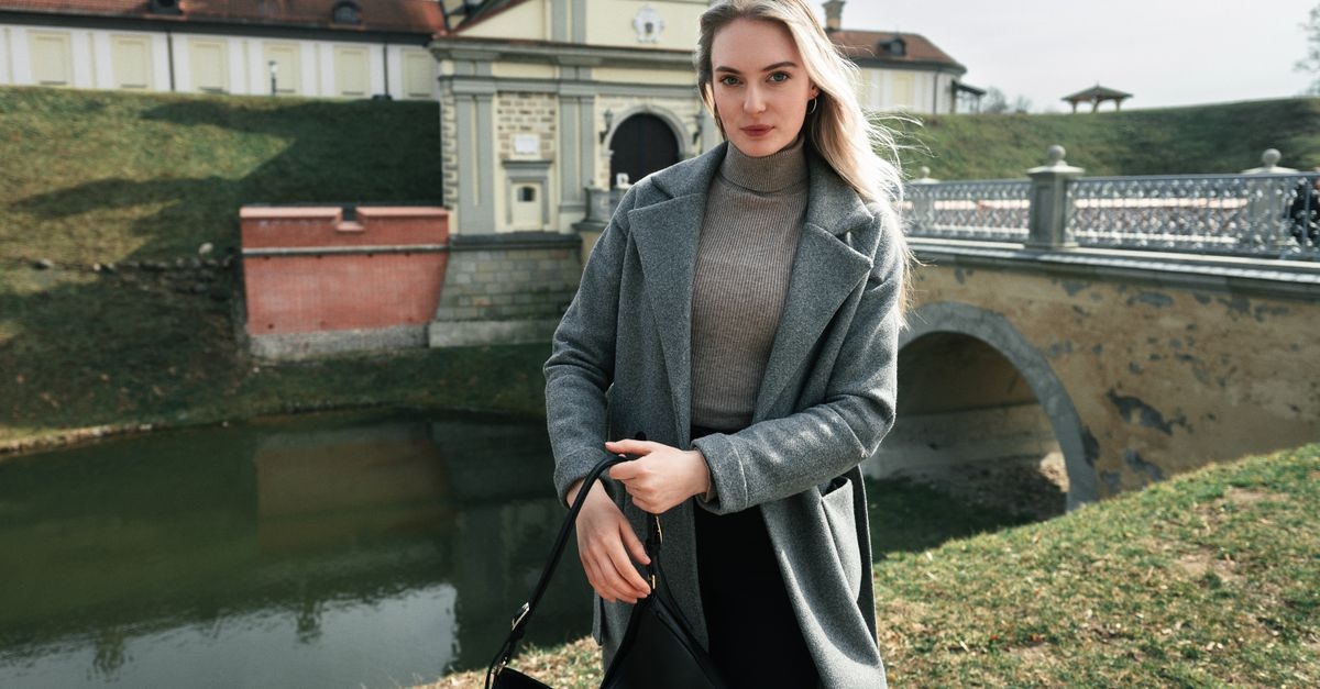 Golf pod marynarką: stylowy duet na chłodniejsze dni – jak go nosić, by wyglądać świetnie