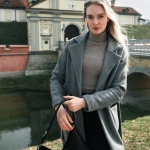 Golf pod marynarką: stylowy duet na chłodniejsze dni – jak go nosić, by wyglądać świetnie