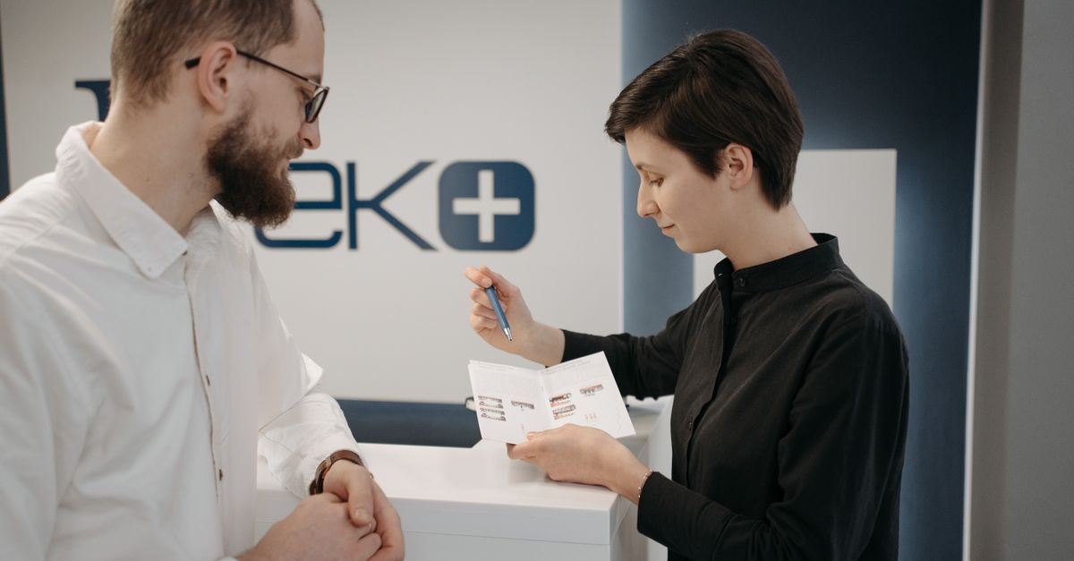 Od „boli mnie brzuch” do trafnej diagnozy: jak jasno opisywać objawy, by lekarz od razu zrozumiał