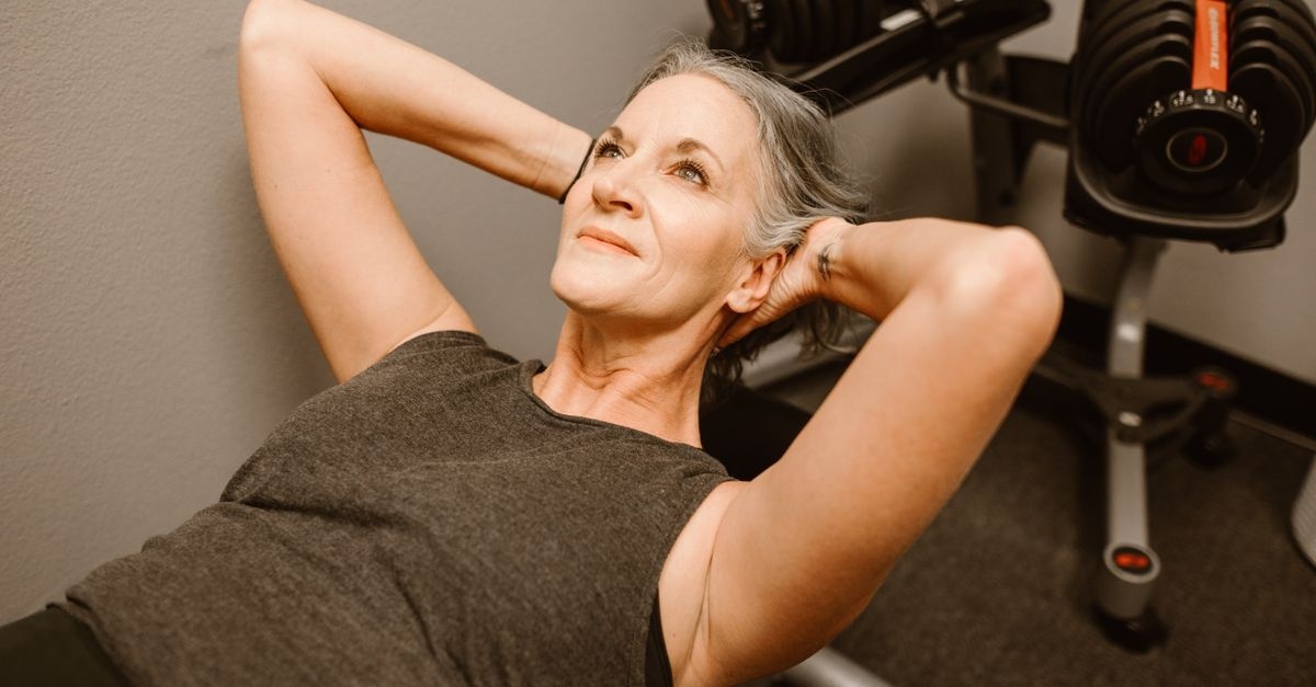 Menopauza i waga bez tajemnic: skąd się biorą wahania masy ciała i jak je opanować?