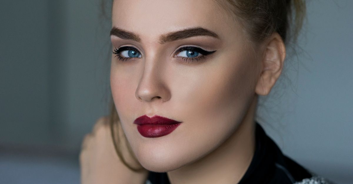 Oko na plus: triki makijażowe, które unoszą opadającą powiekę i otwierają spojrzenie