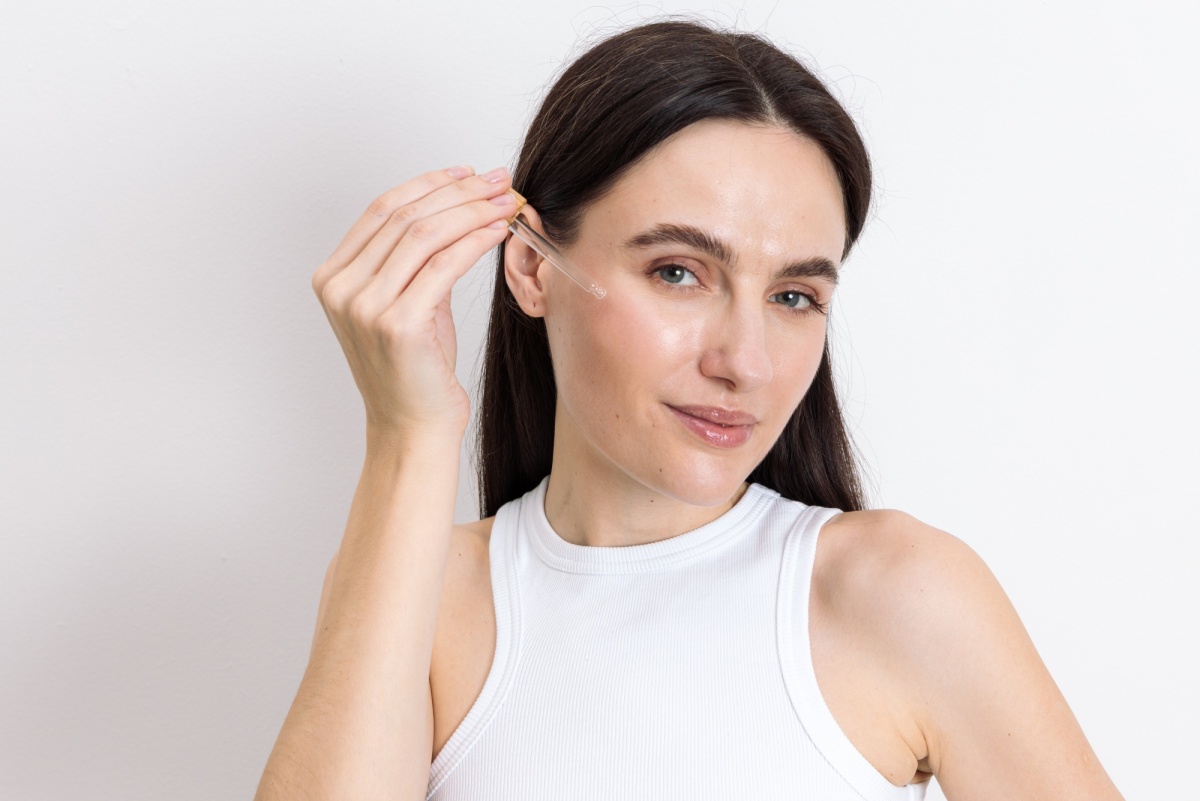 Jak wprowadzić serum z retinolem bez podrażnień i suchych skórek?