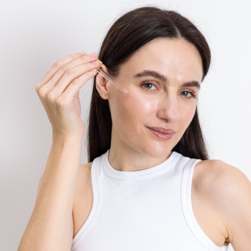 Jak wprowadzić serum z retinolem bez podrażnień i suchych skórek?